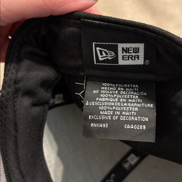 New Era 9Fifty NY Yankees MLB Black on Black SnapBack Hat - Picture 8 of 8